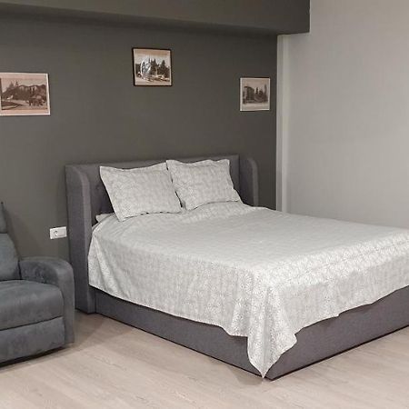Yla Studio- Piatra Neamt Luaran gambar
