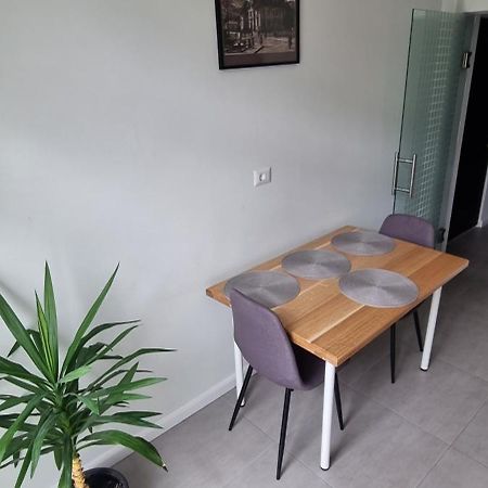 Yla Studio- Piatra Neamt Luaran gambar