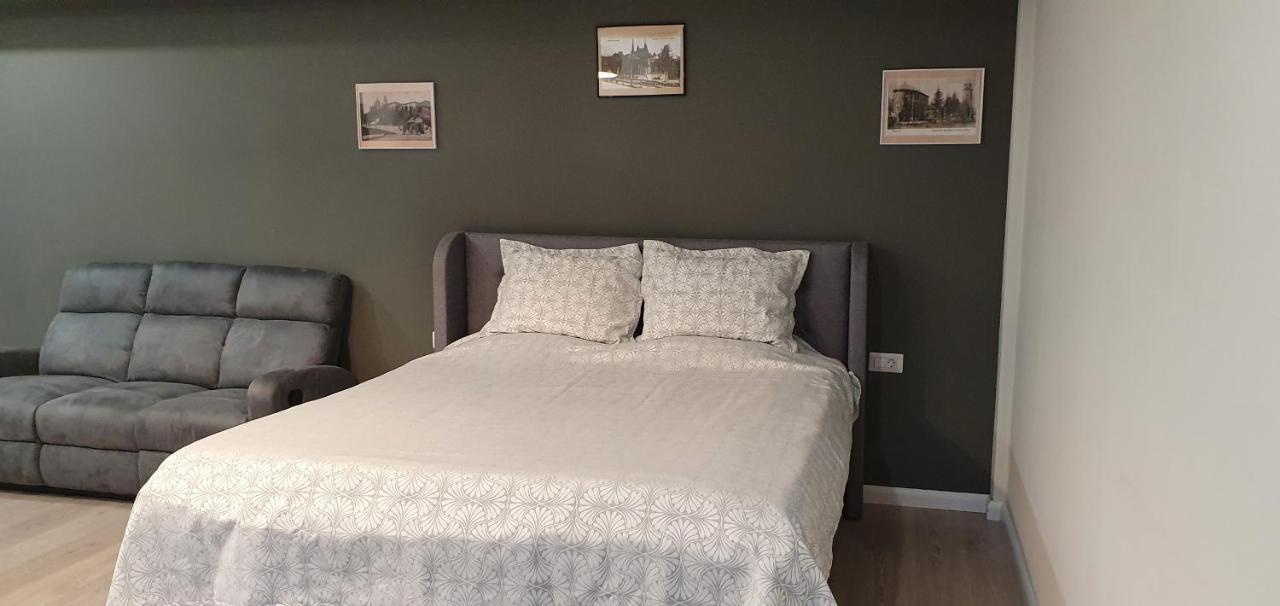 Yla Studio- Piatra Neamt Luaran gambar
