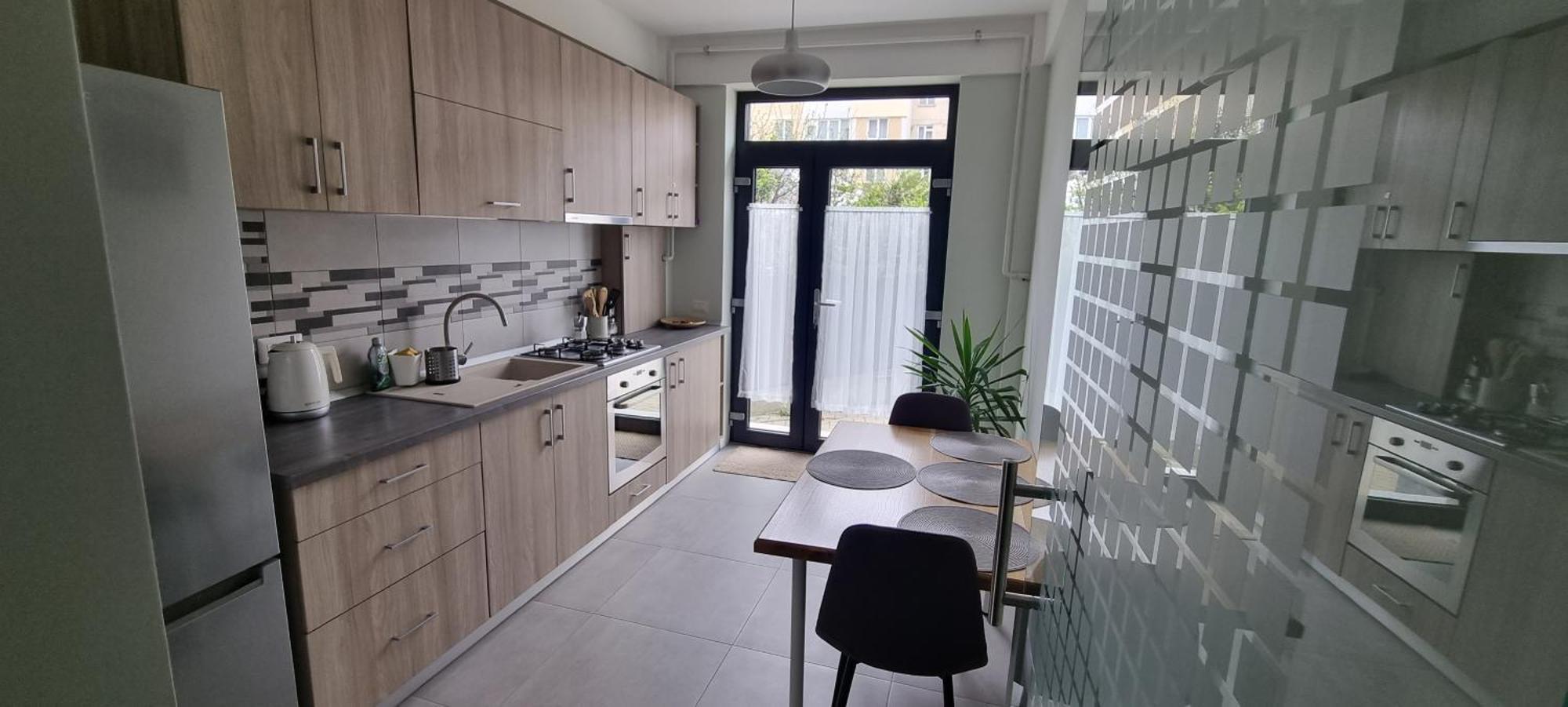 Yla Studio- Piatra Neamt Luaran gambar